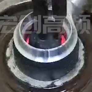 感應(yīng)淬火設(shè)備在對鋼鐵件進行淬火回火的過程中，需要注意哪些方面？